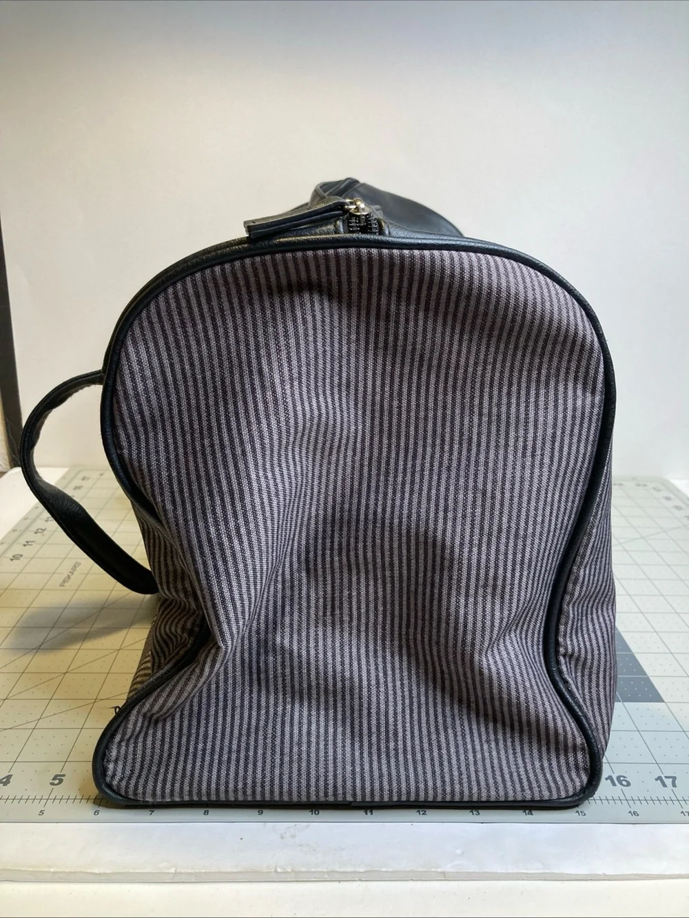 John Varvatos Gray & Black Weekender Gym Travel Duffle Bag Carry On 18”x9”
